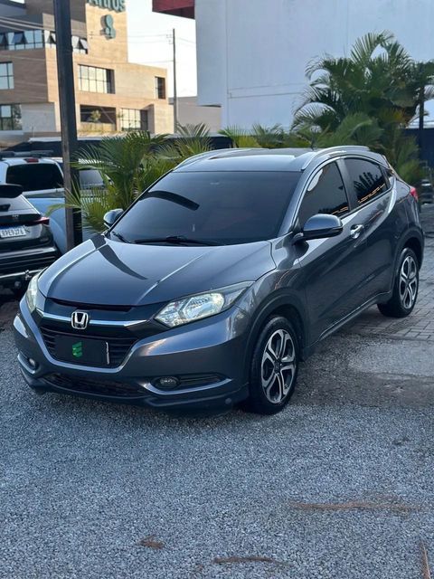 Honda HR-V na cor cinza, vista dianteira em três quartos