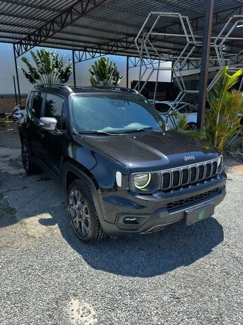 Jeep Renegade na cor preta, vista dianteira em três quartos (foto 1 de 12)