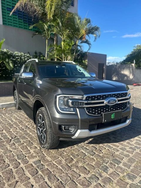 Ford Ranger na cor cinza, vista dianteira em três quartos (foto 1 de 17)