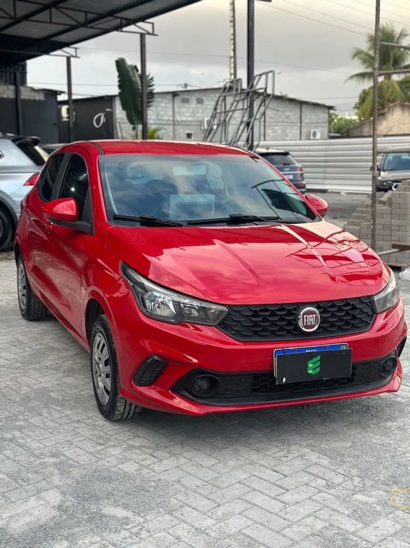 Fiat Argo na cor vermelha, vista dianteira em três quartos