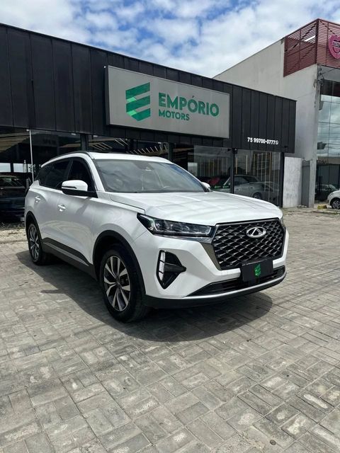 Chery Tiggo 7 na cor branca, vista dianteira em três quartos (foto 1 de 20)