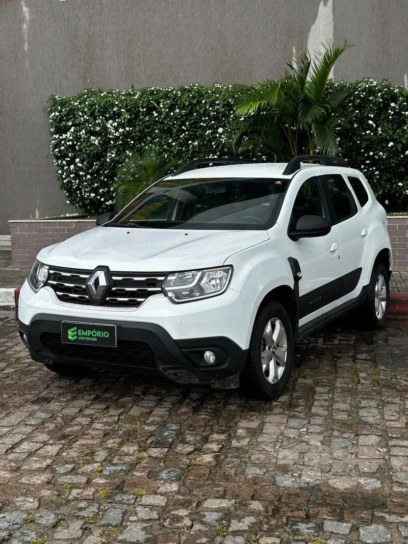 Renault Duster na cor branca, vista dianteira em três quartos
