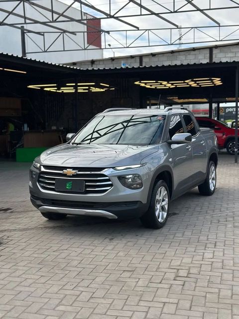 Chevrolet Montana na cor prata, vista dianteira em três quartos (foto 2 de 17)