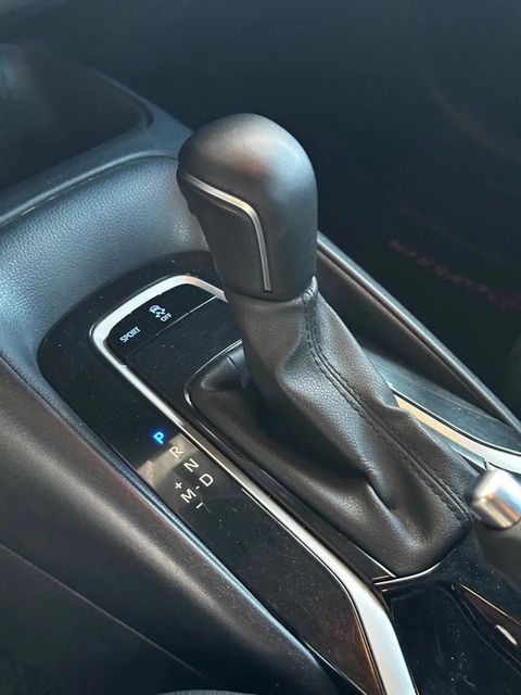 Toyota Corolla, console central e alavanca de câmbio