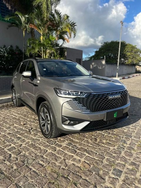 GWM Haval H6 na cor cinza, vista dianteira em três quartos (foto 3 de 19)
