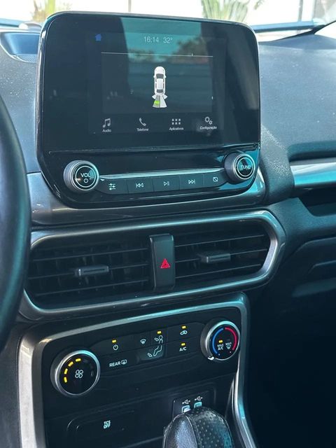 Ford EcoSport, central multimídia e comandos do painel