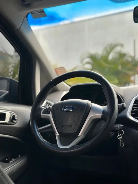 Ford EcoSport, volante e quadro de instrumentos (foto 8 de 16)