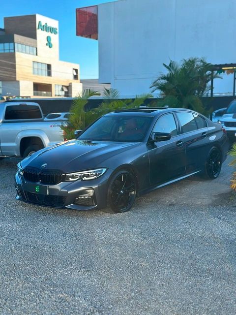 BMW 320i na cor cinza, vista dianteira em três quartos (foto 3 de 12)