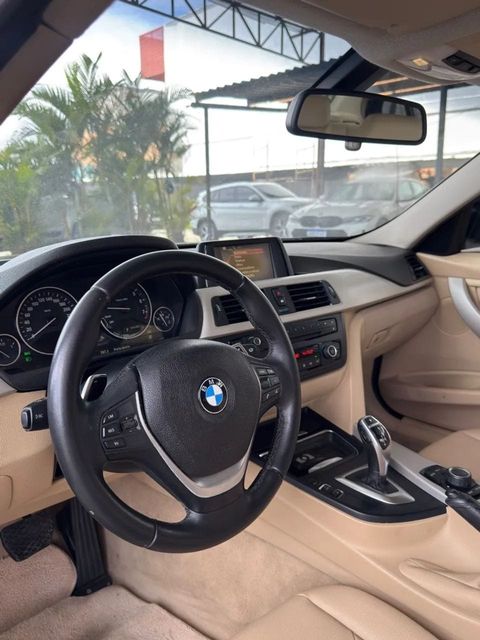 BMW 320i, painel e volante (foto 7 de 17)
