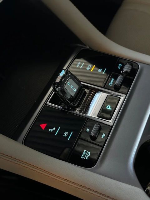 BYD Song Plus, console central e alavanca de câmbio