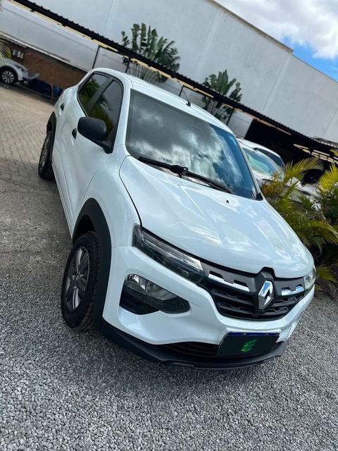 Renault Kwid na cor branca, vista dianteira em três quartos (foto 3 de 12)