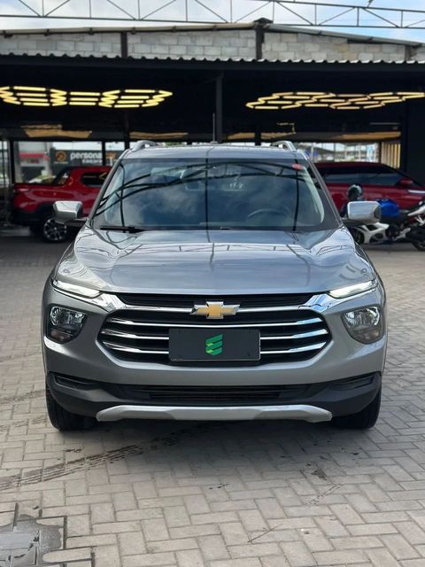Chevrolet Montana na cor prata, vista de frente