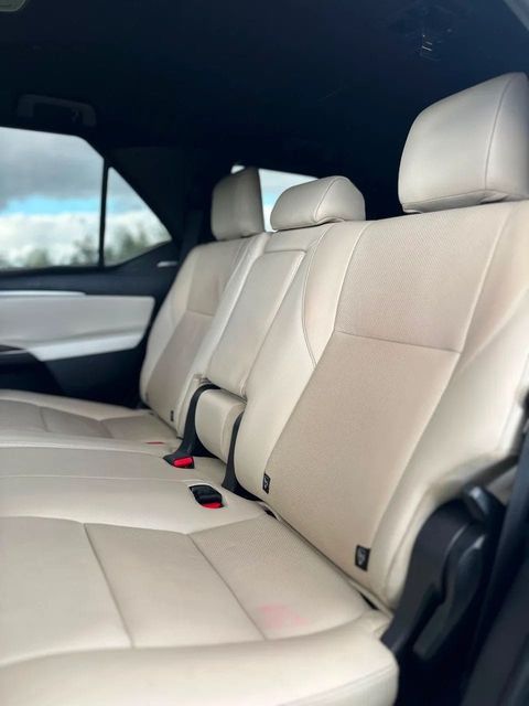 Toyota Hilux SW4, bancos traseiros (foto 5 de 20)