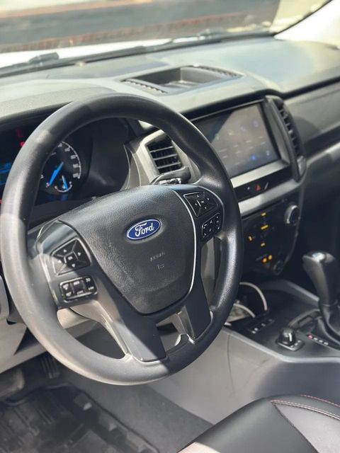 Ford Ranger, painel e volante