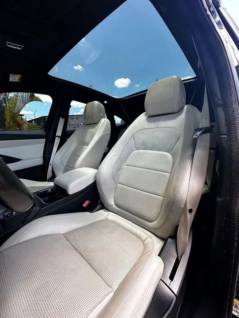 Jaguar E-Pace, bancos dianteiros