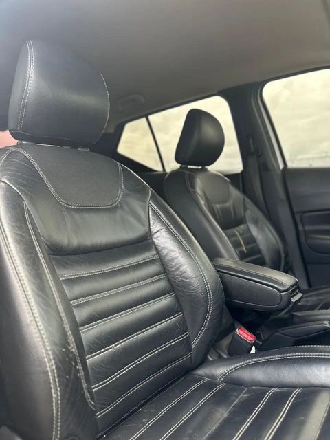 Nissan Kicks, bancos dianteiros