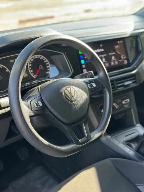 Volkswagen Polo, volante e quadro de instrumentos