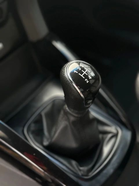 Ford EcoSport, console central e alavanca de câmbio