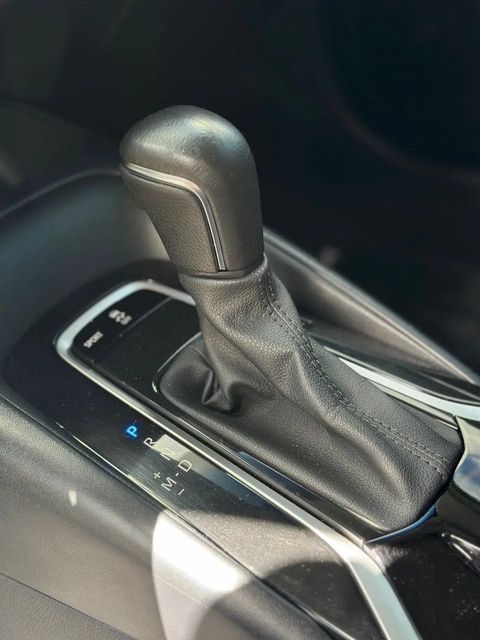 Toyota Corolla, console central e alavanca de câmbio