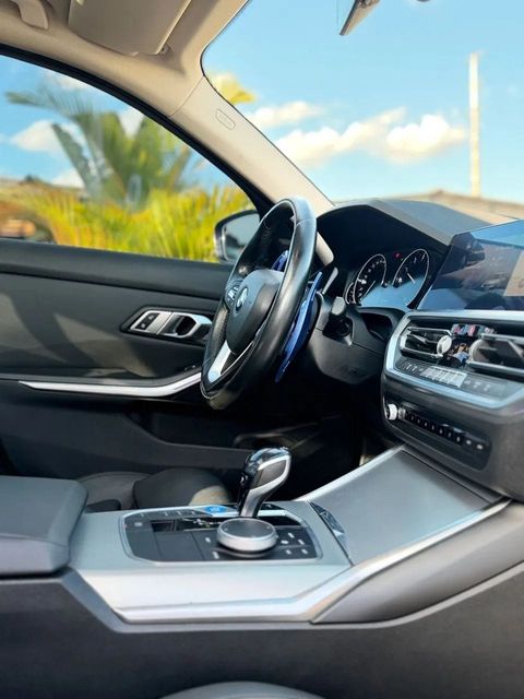 BMW 330i, painel e volante (foto 7 de 18)