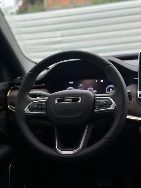 Jeep Commander, volante e quadro de instrumentos