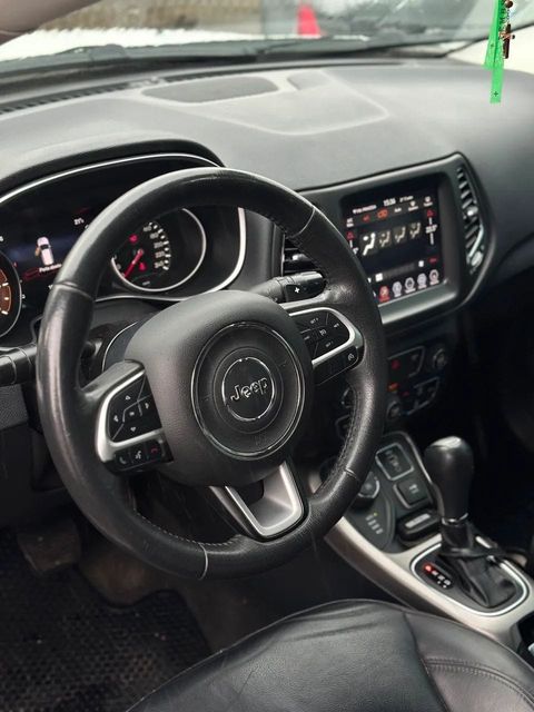 Jeep Compass, painel e volante