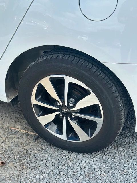 Hyundai HB20S, roda e pneu