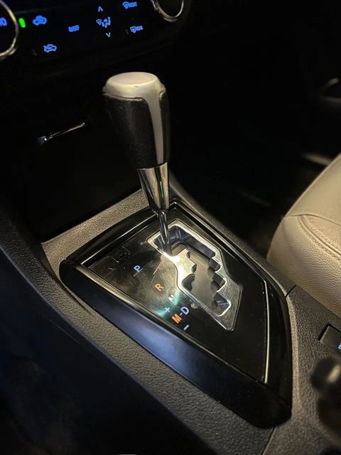 Toyota Corolla, console central e alavanca de câmbio (foto 9 de 14)