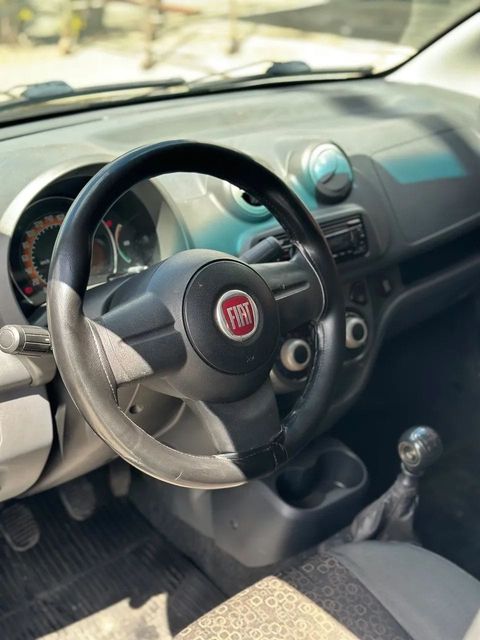 Fiat Uno, painel e volante (foto 10 de 13)