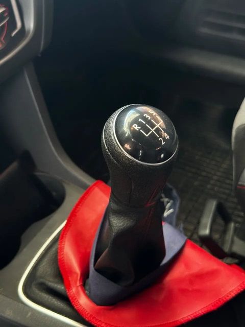 Volkswagen Fox, console central e alavanca de câmbio