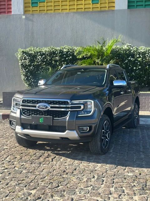 Ford Ranger na cor cinza, vista dianteira em três quartos (foto 3 de 17)