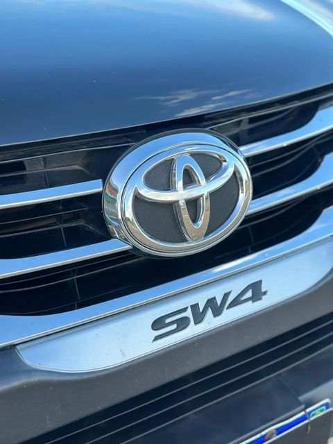 Toyota Hilux SW4, emblema (foto 15 de 19)