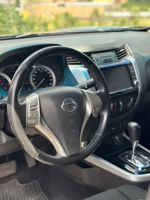 Nissan Frontier, painel e volante