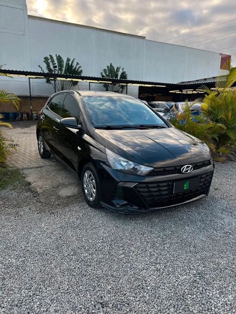 Hyundai HB20 na cor preta, vista dianteira em três quartos (foto 3 de 14)