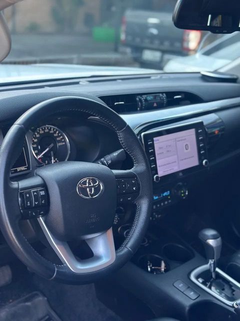 Toyota Hilux, painel e volante