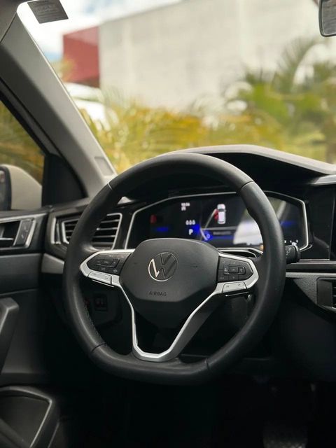 Volkswagen Polo, volante e quadro de instrumentos