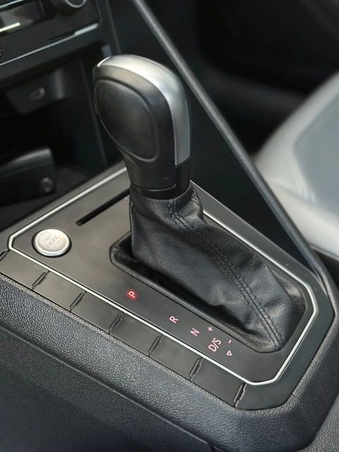 Volkswagen Nivus, console central e alavanca de câmbio