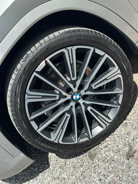 BMW X1, roda e pneu