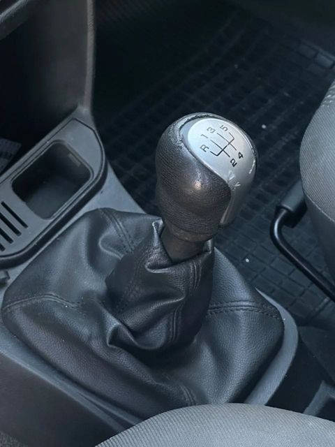 Chevrolet Celta, console central e alavanca de câmbio