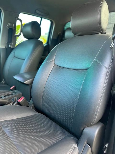 Nissan Frontier, bancos dianteiros