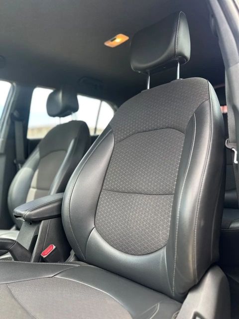 Hyundai Creta, bancos dianteiros