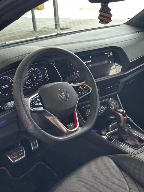 Volkswagen Jetta, painel e volante