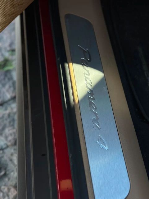 Porsche Panamera, soleira da porta