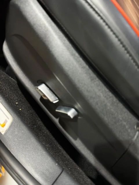 BYD Song Plus, comandos de ajuste do banco (foto 14 de 17)