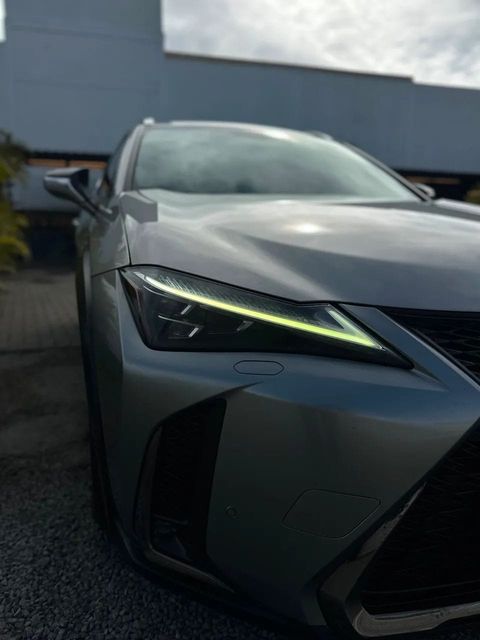 Lexus UX 250h, farol dianteiro