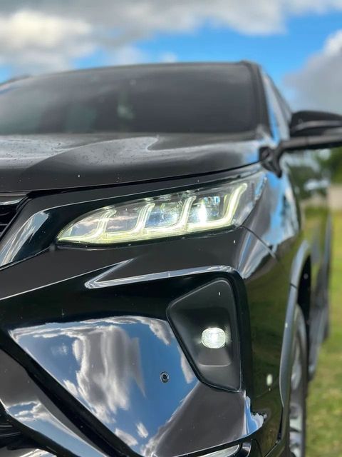 Toyota Hilux SW4, farol dianteiro