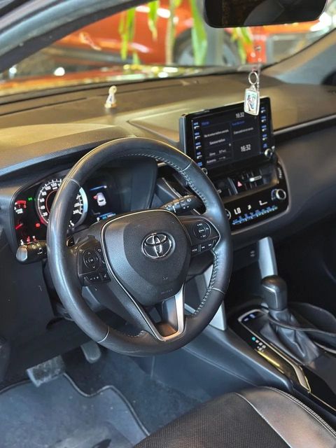 Toyota Corolla Cross, painel e volante