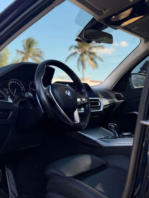 BMW 330i, painel e volante (foto 9 de 18)