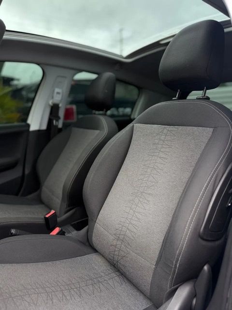 Peugeot 208, bancos dianteiros