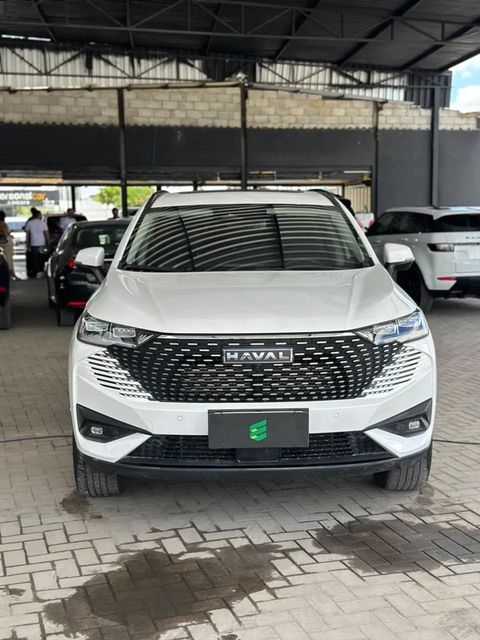 GWM Haval H6 na cor branca, vista de frente